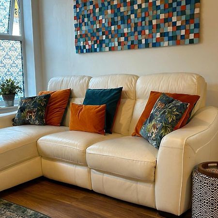 Homely Victorian Terraced Town House With Parking. Taunton Exterior photo